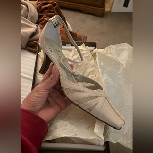 NWOT Vintage Linea Paolo Kitten heels